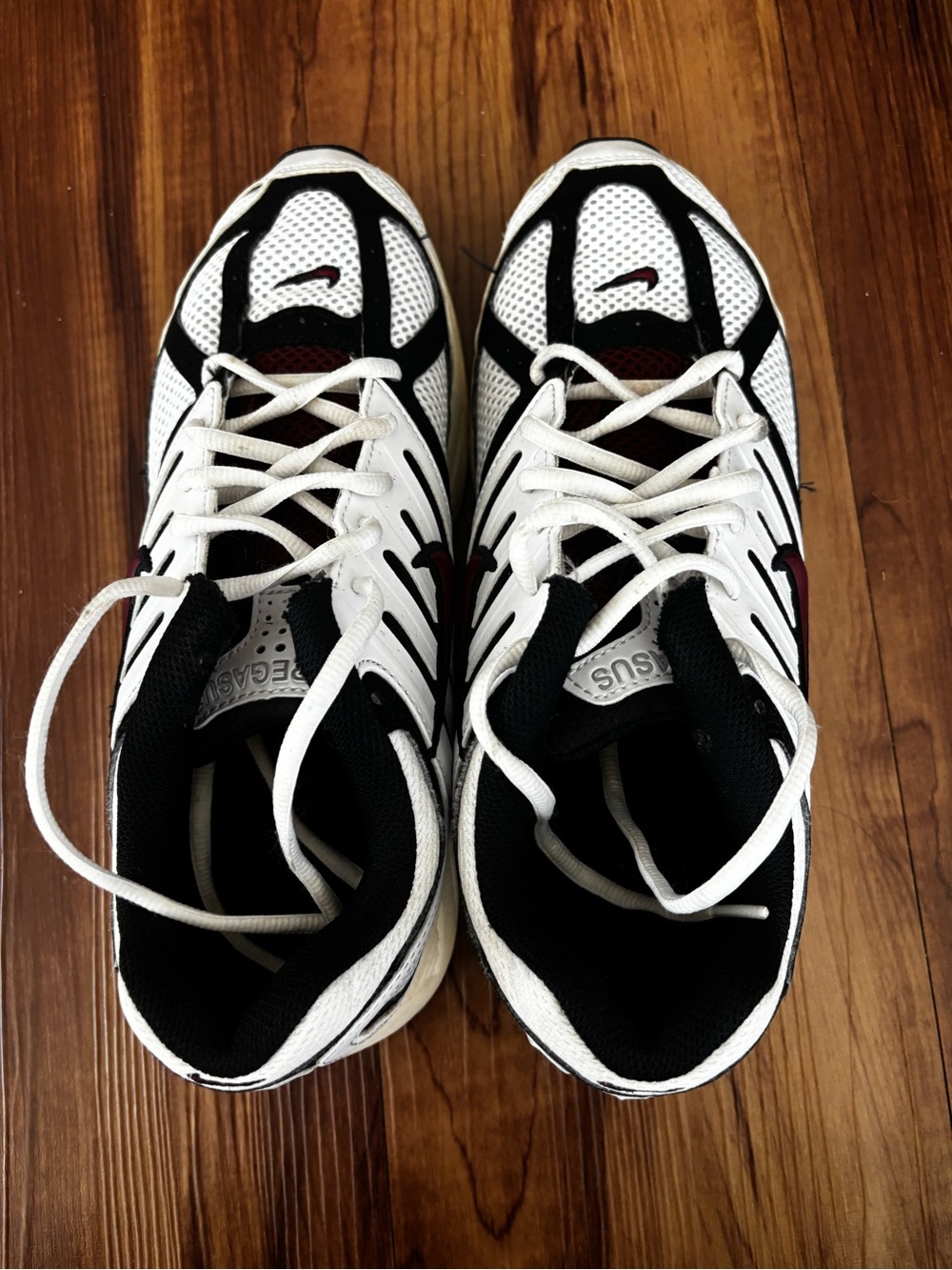Nike Men’s White Black Athletic Shoes with Maroon Accents